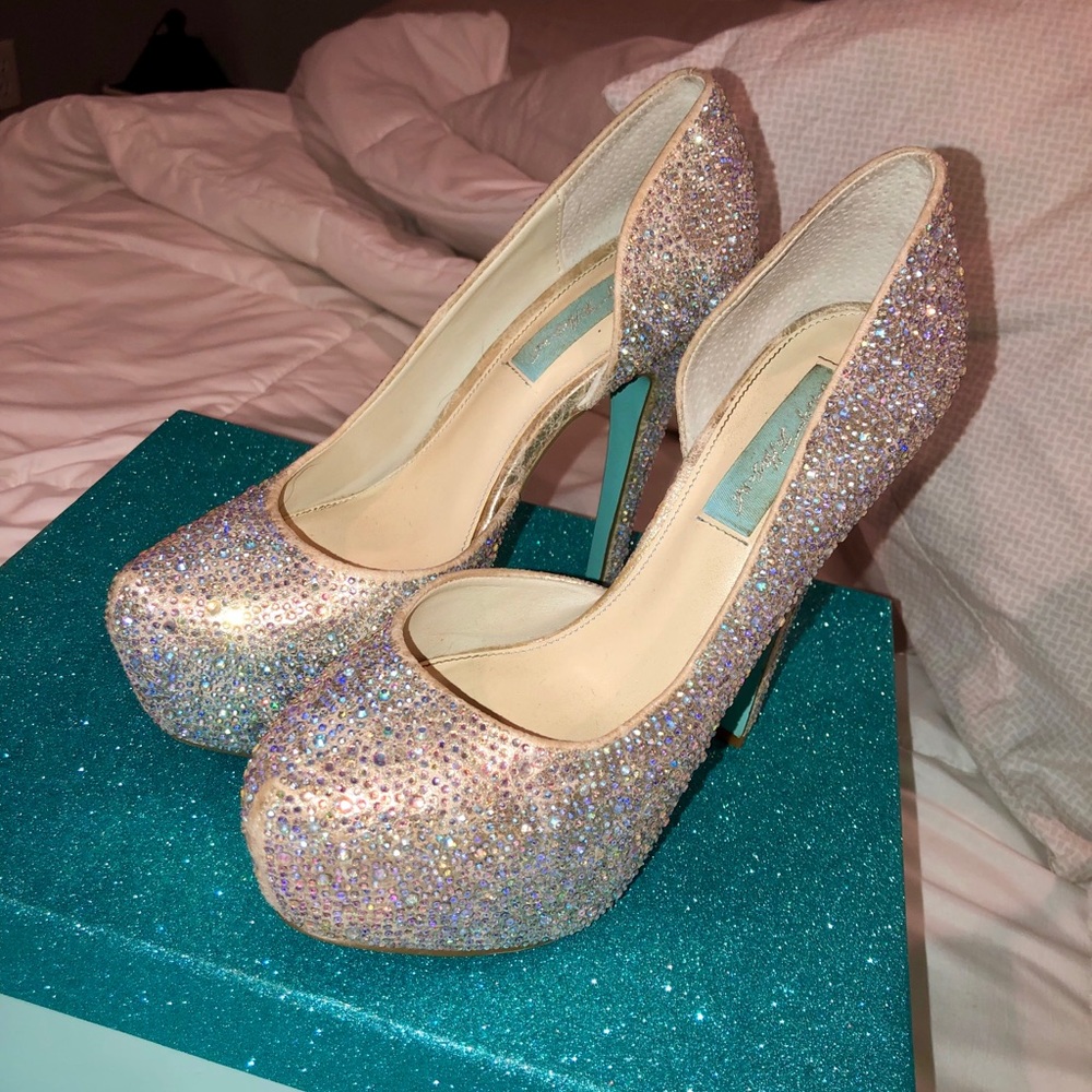BETSY JOHNSON BLUE HEELS